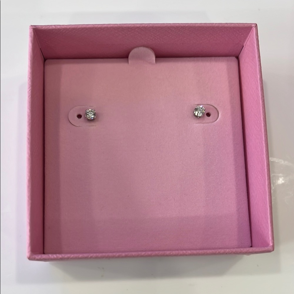 SWAROVSKI Elegant Silver CRYSTAL STUD Earrings BRAND NEW ROUND CUT